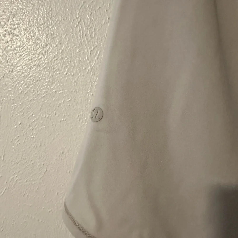 NWT Lululemon On The Fly Skirt *Woven
Silverstone​​​​ - Picture 9 of 11